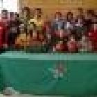 Todos los jóvenes participantes en la escuela de Azadinos