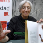Clara Janés posa el día de la entrega del premio de Poesía de la Universidad.