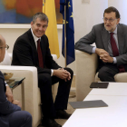 Jose Miguel Barragán conversando con Fernando Clavijo y Mariano Rajoy. JUAN CARLOS HIDALGO