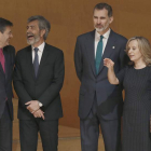 Rafael Catalá, Carlos Lesmes, el rey y Gema Espinosa. ANDREU DALMAU