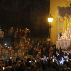 Esperanza Macarena a la salida de su basílica para iniciar su procesión en la celebración de la Madrugá sevillana.