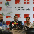 Representantes de la organización, ayer en el campus.