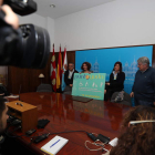 Presentación del nuevo servicio de ayuda, ayer. ANA F. BARREDO