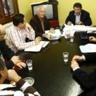 Los miembros de la Comisión Permanente, al inicio de su reunión de ayer en la sede de la UPL