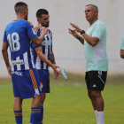 José Gomes dando instrucciones a sus jugadores en pretemporada. L. DE LA MATA