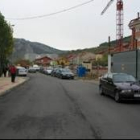 La zona del centro de salud carece de un control y se ha convertido en un embudo circulatorio