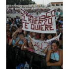 Algunos fans incluso portaron pancartas sobre sus ídolos