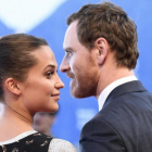 Michael Fassbender y Alicia Vikander, en Venecia.