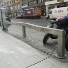 El punto de préstamo de Ordoño II, frente al consistorio, sigue sin bicicletas.