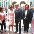 Soraya Sáenz de Santamaría, María Dolores de Cospedal y el nuevo presidente de la Comunidad de Madrid, Ángel Garrido, en la toma de posesión, en la Real Casa de Correos.