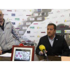 El técnico Jordi Ribera y el presidente Carlos Pollán durante la rueda de prensa que dieron ayer