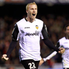 Mathieu, durante un partido disputado esta temporada con el Valencia.