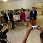 El homenajeado recibió ayer su distinción en el parador de Villafranca del Bierzo.