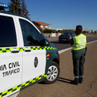 Efectivos de la Agrupación de Tráfico de la Guardia Civil de León han detenido a un varón con domicilio en Villadangos del Páramo como presunto autor de un delito de homicidio en grado de tentativa. GC