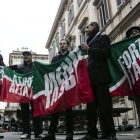 n grupo de simpatizantes de Silvio Berlusconi protagoniza una manifestación en su apoyo en Roma