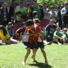 Base de la lucha, nada que envidiar a los grandes gallos