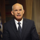 El ex primer ministro de Grecia, Yorgos Papandreu, se divorcia del partido que fundó su padre.