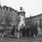 Una imagen inédita de la plaza de San Marcelo, con su antiguo empedrado.