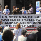 Imagen de la última concentración en defensa de la sanidad celebrada en Ponferrada. L. DE LA MATA