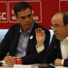 Pedro Sánchez y Miquel Iceta, este lunes en la ejecutiva del PSC.