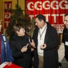 Arturo Fernández, en el centro, instantes antes del comité provincial