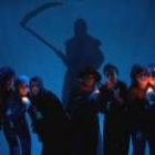 Escena de la obra «Con la muerte en danza», del grupo de teatro del Instituto Juan del Enzina