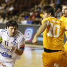 El Abanca Ademar puso punto y final a su pretemporada con un empate ante el Bidasoa. F. OTERO PERANDONES