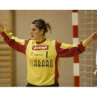 La portera del Molly Cleba, Cristina González, durante un entrenamiento en San Esteban