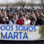 Varios centenares de amigos y vecinos de Marta del Castillo en una concentración.