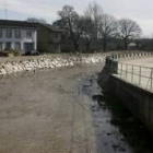 La imagen muestra la primera fase de la urbanización del río Codes a su paso por Nogarejas