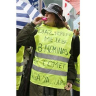 Los trabajadores de Air Comet, ayer ante Fomento.