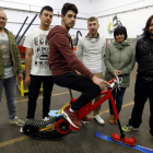 A los lados, los profesores Jorge Aller y Sara Alonso, con Yannick Sánchez, Pedro Fernández, Alberto Morán y Alejandro del Castillo.