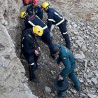 Miembros de los equipos de emergencias que participan en los trabajos de rescate del niño Julen en Totalán (Málaga).