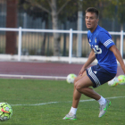 Adán Gurdiel durante un entrenamiento con la Ponferradina. L. DE LA MATA