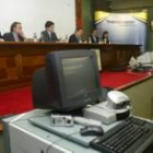 Representantes de los procuradores y de la Justicia durante la presentación ayer de LexNet para León
