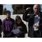 Paco Frutos, en un momento de los actos celebrados ayer en el cementerio.