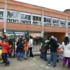 Los padres del colegio Flores del Sil están «disconformes» con los planes de Eduación en