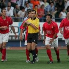 Teixeira no dudó a la hora de señalar el penalti y amonestar al portero