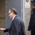 El actual gobernador del Banco de España, Luis María Linde, a su llegada a la Audiencia Nacional.