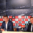 Kroos junto a Butragueño en la rueda de prensa en la que se anunciaba la ampliación de su contrato. LIZÓN