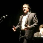 Francisco hizo vibrar a los espectadores ayer en el teatro Emperador