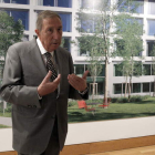 El arquitecto y pintor Juan Navarro Baldeweb recibe el premio por su trayectoria.