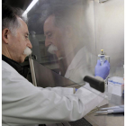 Uno de los investigadores de la Universitat de València. J. C. CÁRDENAS