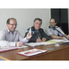 Pedro Álvarez, David Fernández y Julio Lago durante la adhesión a la plataforma.