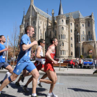El Palacio Episcopal fue una de las estampas que acompañaron a los atletas en la carrera.