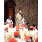 Francisco oficia su primera misa como Papa en la Capilla Sixtina.