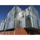 El nuevo edificio luce un aspecto moderno y cuenta con una fachada bioclimática.