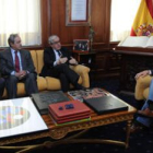 Chamorro, el cónsul y el embajador de Portugal y Francisco Fernández, en la reunión.
