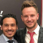 Rakitic y José María del Nido, hijo del que fuera presidente del Sevilla.
