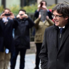 Puigdemont dando un paseo por Bruselas.